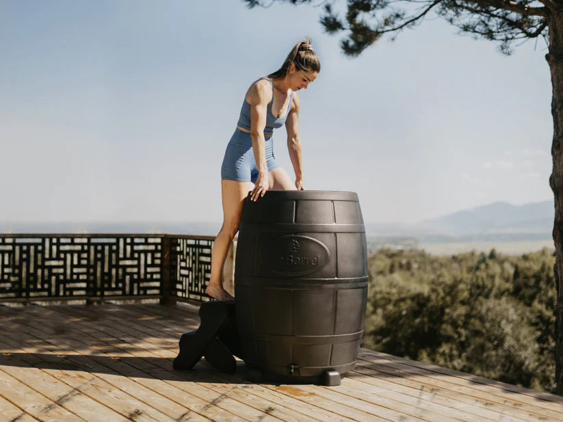 Ice Barrel 400 (Black) with Penguin Chillers Barrel Chiller Cold Therapy Bundle